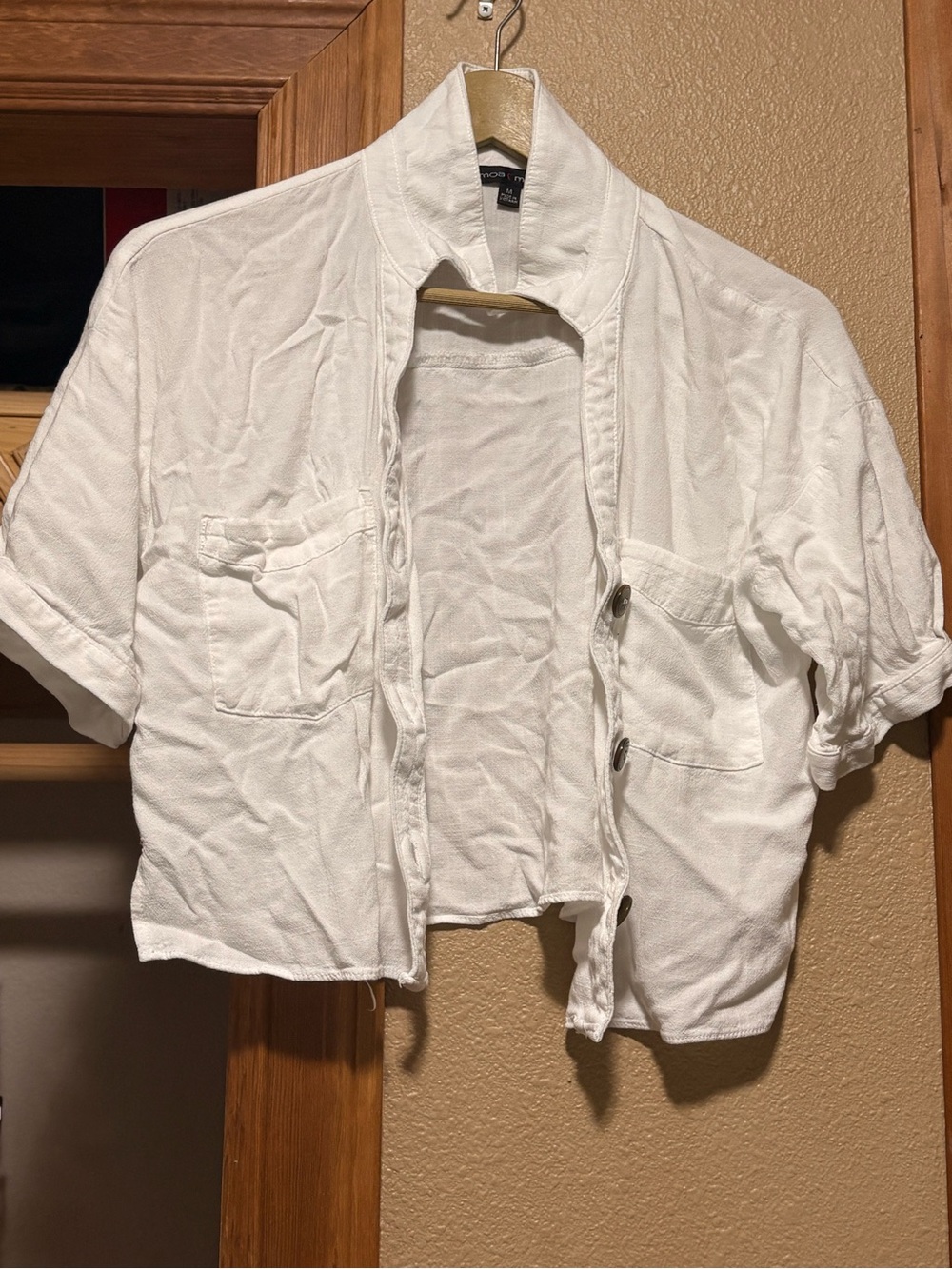 Cropped White Button-Front Short Sleeve shirt